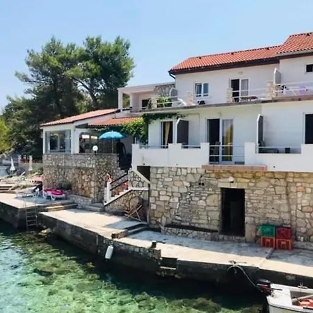 Roso Seafront House *