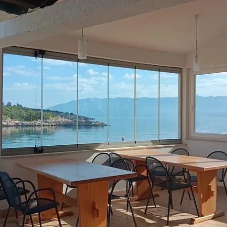 Roso Seafront House Holiday home *